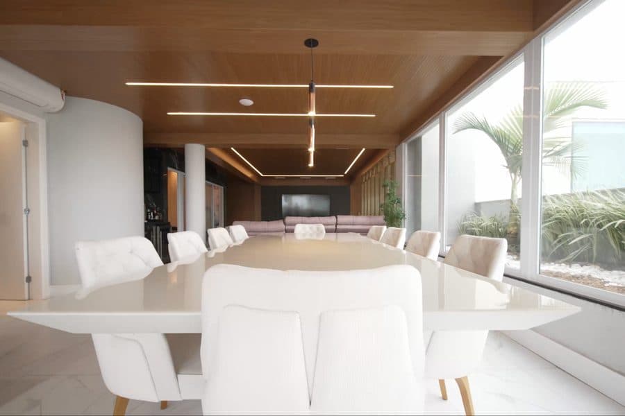 Sala de jantar gourmet com vista panorâmica
