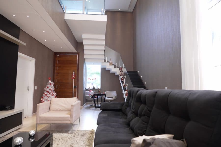Living duplex com pé-direito duplo